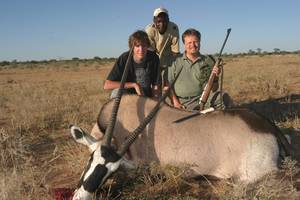 erfolgreiche Jagd auf ein Oryx. NAMIBIA - www.outeniqua.de