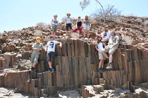 An den Orgelpfeifen. Eigenartige Gesteinsformationen in der Nähe von Twyfelfontein. NAMIBIA - www.outeniqua.de
